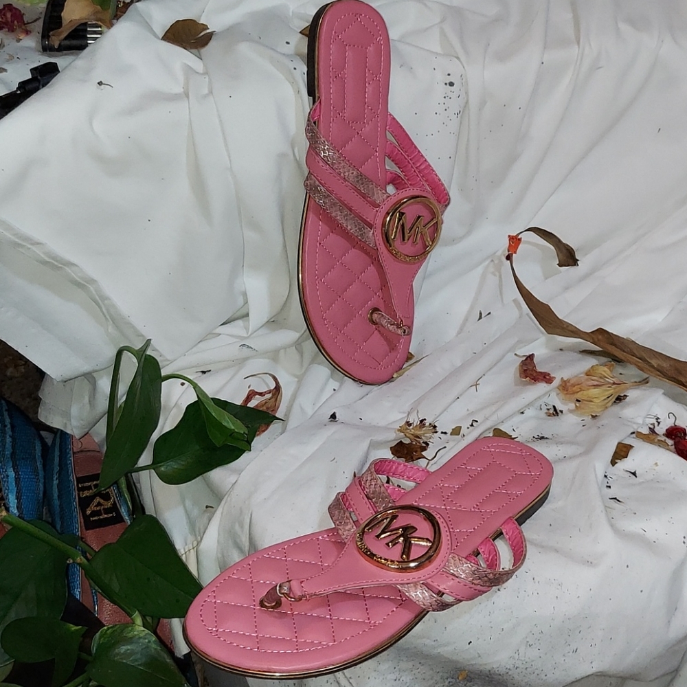 Michael Kors pink padded sandald NWOT - Picture 2 of 5